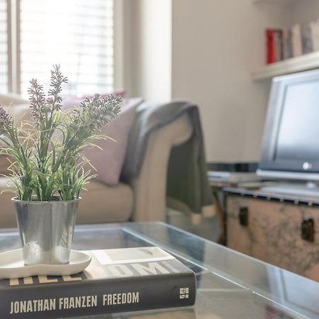 Stylish 1 Bed Apartment Near Battersea Park ロンドン エクステリア 写真